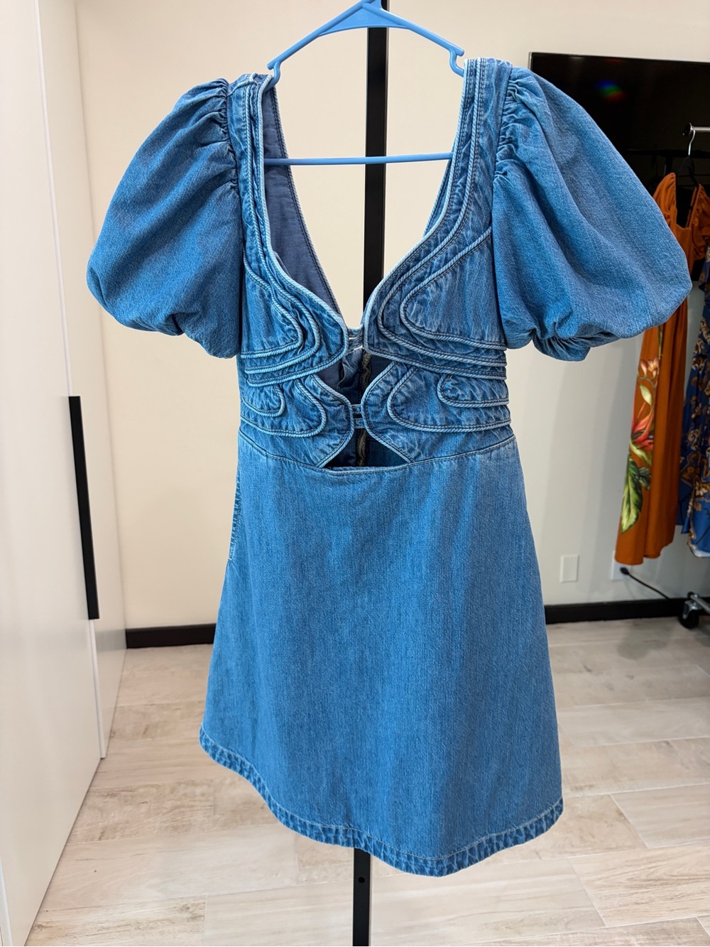 Farm Rio: DENIM LOOP MINİ DRESS - Picture 4 of 12